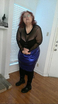L'infermiera Vicki Modella Il Suo Vestito Sexy Che Termina Con Un Bavaccia Di Caramelle per Natale!