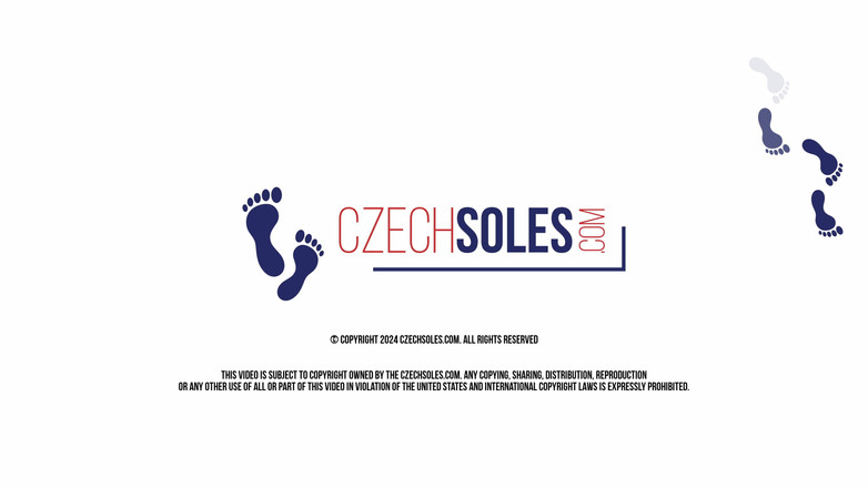 Czech Soles - foot fetish content: ऑफिस सेक्रेटरी लाभ के लिए आपको पैर से छेड़ रही है