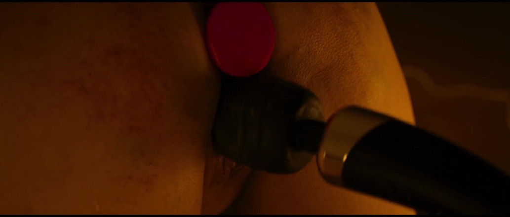 Verso Cinema: Tatuada asiática fodida anal