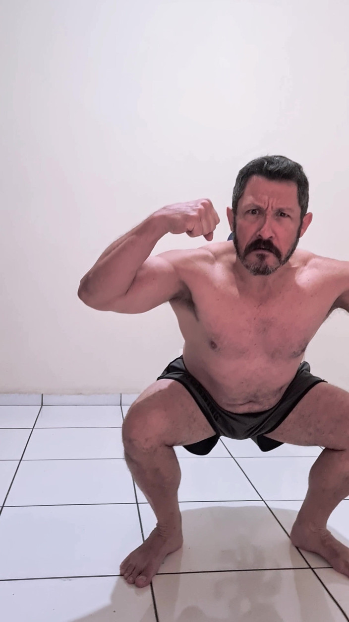 Punchbagplz: Train with the Heel - Gouine Wrestling POV