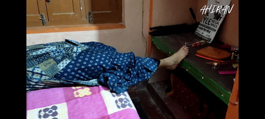 Aahan Ahiran: Sâni drăguți presați de soțul ei în pat.