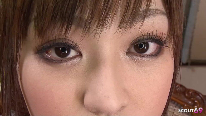 Asian porn collection: Mahiru si gadis remaja kurus Jepang lagi asik nyepong kontol...