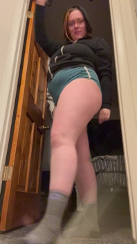 Fit Amateur Big Booty Leg Stretching