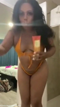 โพสท่าสั่นตูดของฉันในชุดบิกินี่เซ็กซี่