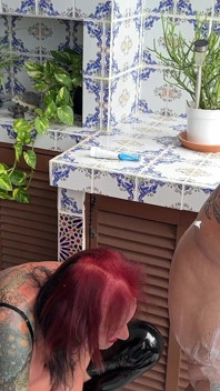Sklavenarbeit beginnt mit einer rasur von Herrin Naomiperv