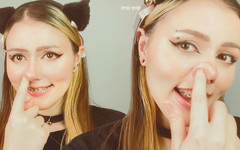 Spooky Boogie: E-holka v rovnátkách si svléká roztomilý nos před tebou