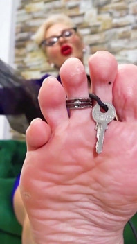 Áo lót bằng chân trinh tiết