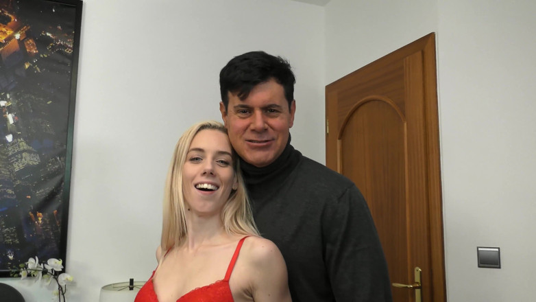 Immoral Live: Nesty mă imploră să o ejaculez adânc în gaura păroasă a...