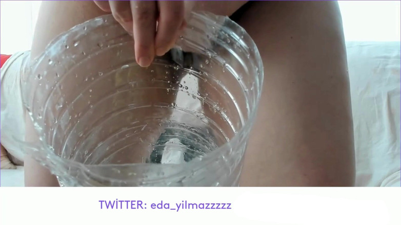 turk_milf_porno: Orina - abre la boca - llénelo toda en la boca - orina -...