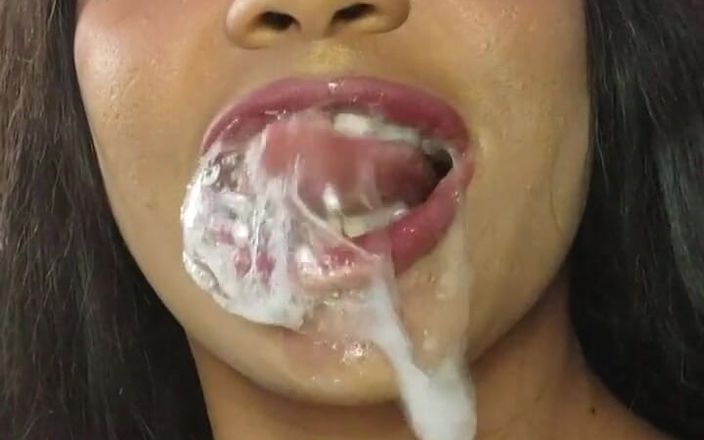Anabel 693: Ana phá vỡ cổ họng dê của cô ấy với 4 con...