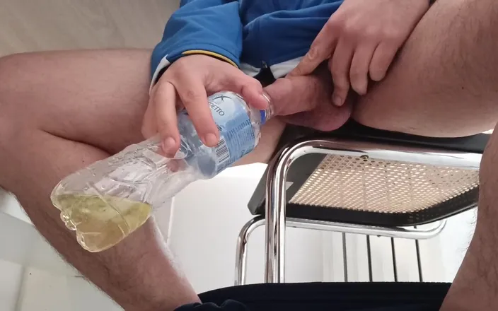 Kinky Guy: I Needed to Pee During My Job
