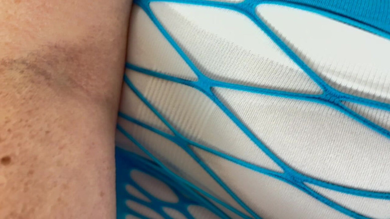 Aunty Sandra vintage girdle queen: Vgq22 tante Sandra laat een vriend plezier hebben