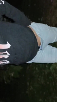 Sexe avec un ami riche et gros derrière après le tournage de la fête en train de pisser dans le monte
