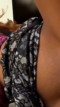 Raika vuole un cazzo caldo da scopare