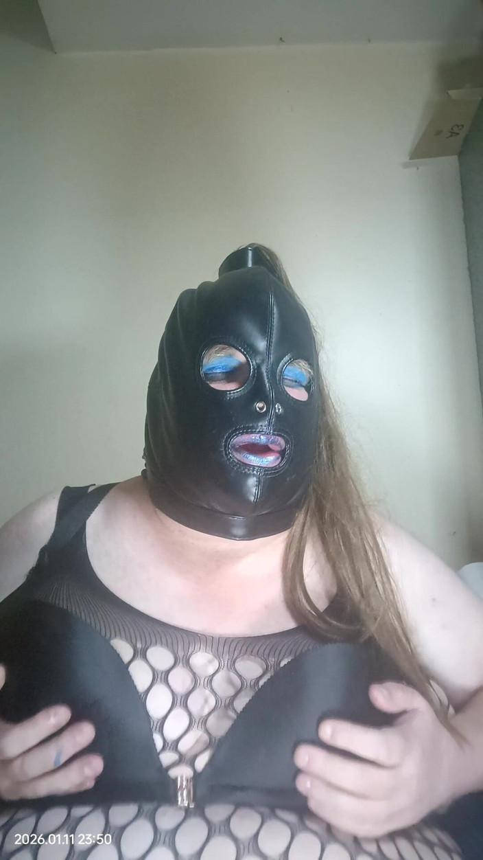 Stephanie-Nicole-TV: BBW TV Plays with Her Nipples Through Fishnet Body Stocking.