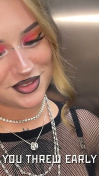 Alt Girl Ready Готова Трахаться Ради Банка Энергетического Питья.