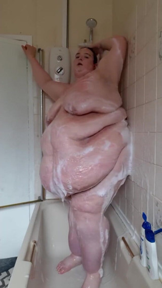 SSBBWLadyBrads: Big fat goddess washes herself
