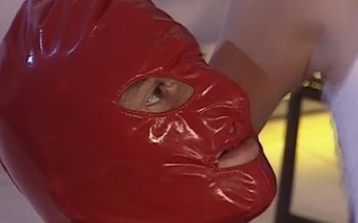 German's Fetish: 오지는 독일 창녀와 함께하는 페티쉬 하드코어 세션 보기