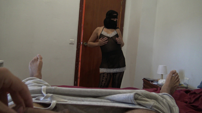 Souzan Halabi: Ho ordinato una spogliarellista in Germania e mi hanno inviato...