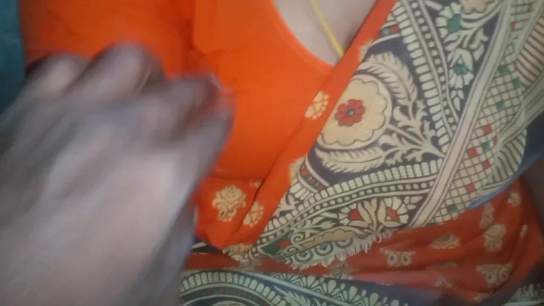 Desi Sathiya: 섹시한 Saree 아줌마