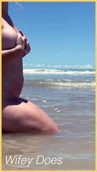 Wifey Liebt Es, Den Strand Nackt Zu Genießen