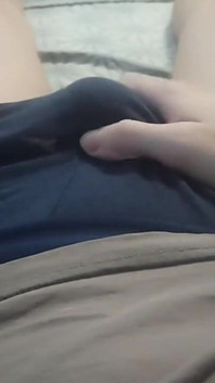팬티 입은 남자가 마사지하고 있어요