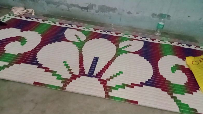 FireeCouple: Poprvé se indická služka dotýká ptáka