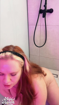 Duitse Douche JOI - Dildo Zuigen En Aftellen in Het Gezicht