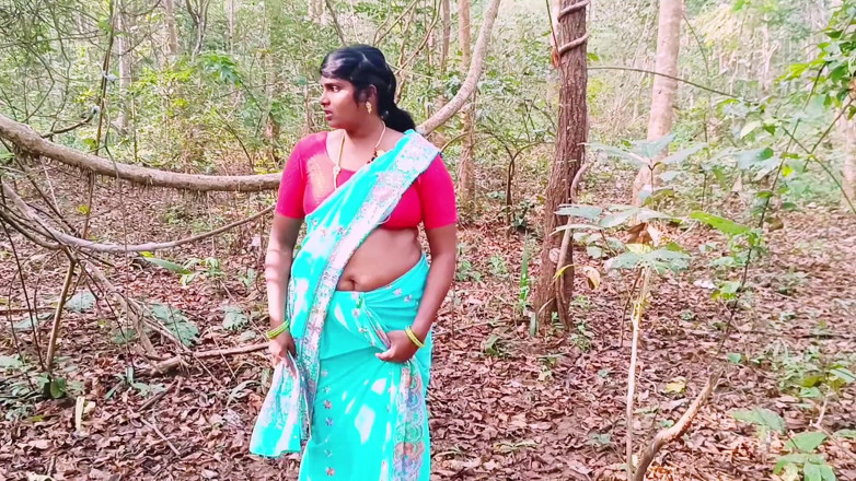 Telugu honey lips: Sexo indiano ao ar livre. Telugu Dirty Talks.
