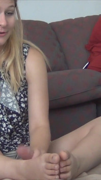 Preñando mis pies con Julia Styles
