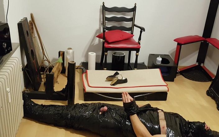 DOMINATRIX6: 铝箔束缚奴隶 第3部分。