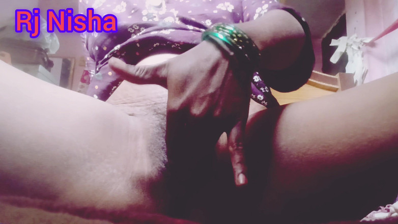 RJ NISHA: Indická žena v domácnosti a nejlepší výkon honění s prstěním