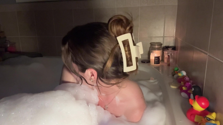 Nadia Foxx: Burbujas y orgasmos de la hora del baño