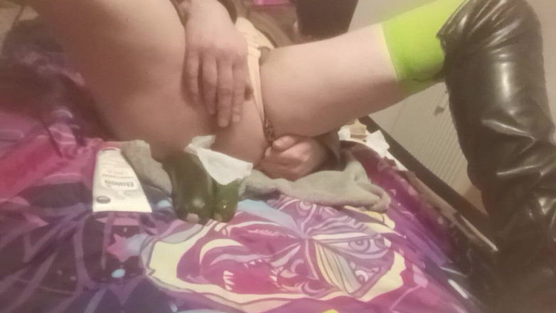 JujuTV: Il ragazzo lo fa questa volta con una zucchina