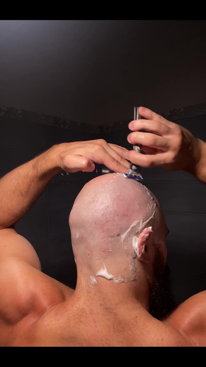 Mister Stone: Asmr-video van mij die hoofd scheer