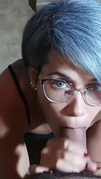 Seksi üvey kız kardeşimi rahatsız ediyor, ne kadar lezzetli - İspanyolca porno.