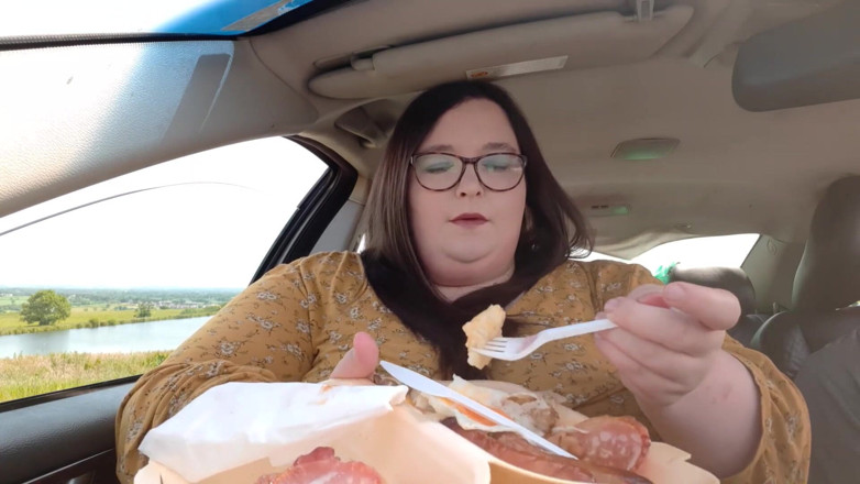 SSBBWLadyBrads: Mangiare cibo in macchina con l'amico