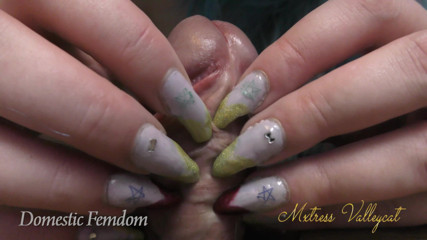 Mxtress Valleycat: Mxtress' mean nail hand job