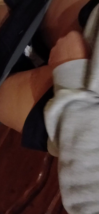 Lesbian-candys: Nós nos masturbamos arriscadamente no corredor da universidade