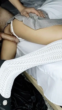 สาววิทยาลัยแทบยังไม่ถูกกฎหมายแอบเย็ดกับภารโรง