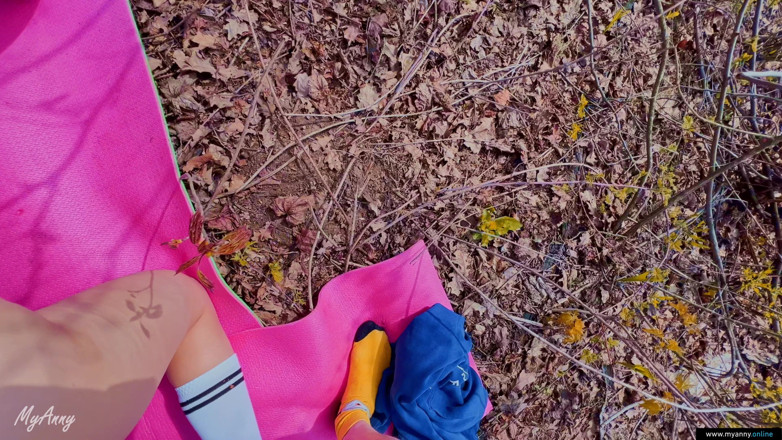 MyAnny: Spaziergang im wald endete mit creampie!