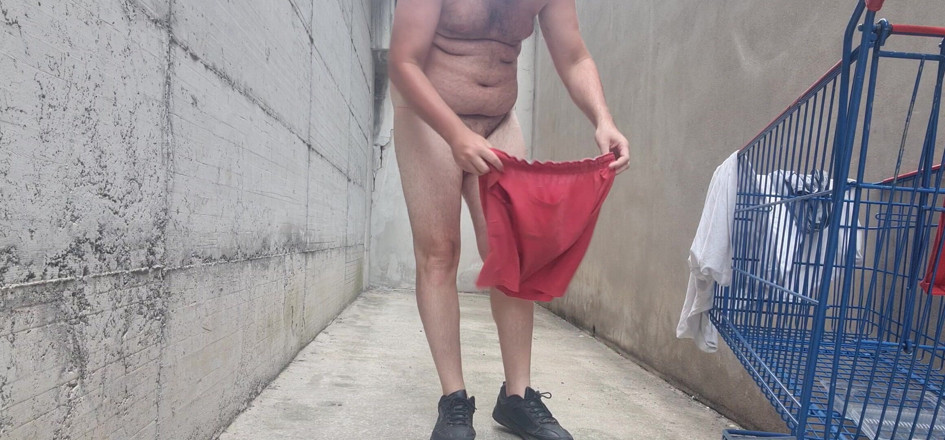 Mirko2589: Naked Inside a Supermarket Parking Lot