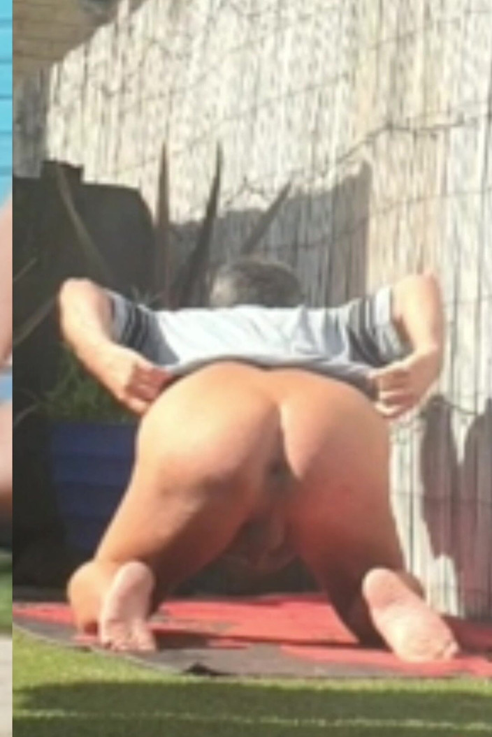 MaleModel: Garden Nudity &amp; Fun
