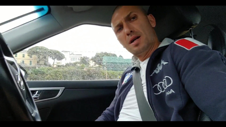 Boy jerking off: Cewek sange ini lagi asik ngentot di dalam mobil dengan...
