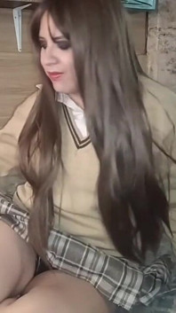 彼女の宿題を手伝ってほしいと頼まれ、彼女の部屋に行って彼女とセックスするのが待ちきれないので、彼女のスカートをたくし上げて主演します