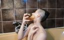 Antichristrix: Mycie włosów i ciała w sikaniu, gdy jestem w wannie