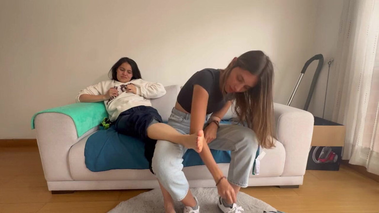 scarlettandc: แฟนฉันโชว์ฟิชชิ่งให้เห็นด้วยการดมและนวดเท้าเหงื่อเปียกสกปรกของฉันจนฉันแตก