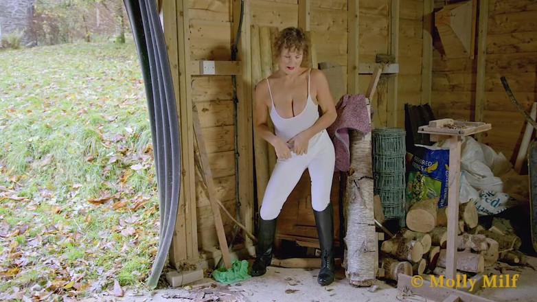 Molly MILF: ホットで成熟したモリー・ミルフ、タイトでセクシーなジョッパーズ姿