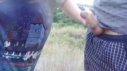 Zona901: Succhia e si masturba il mio cazzo per strada
