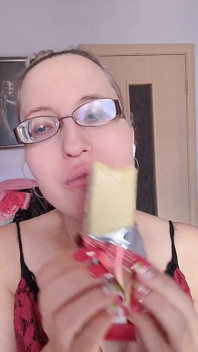 Asmr protein bar şekersiz yiyor